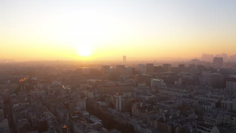Pariser-Sonnenuntergang,-Luftaufnahme,-18.-Arrondissement,-Eiffelturm-Und-Oberster-Gerichtshof